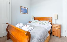 Beautiful City Center 1 Bed Apartment With Park View